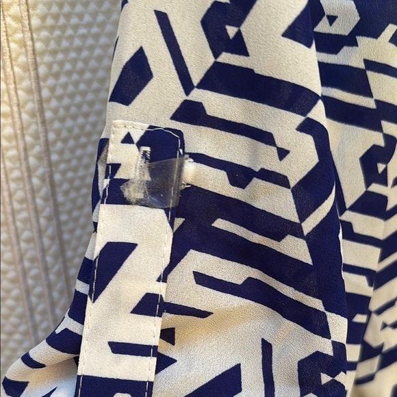 DR2 Blue and White Patterned Dress with Pockets - Picture 8 of 9